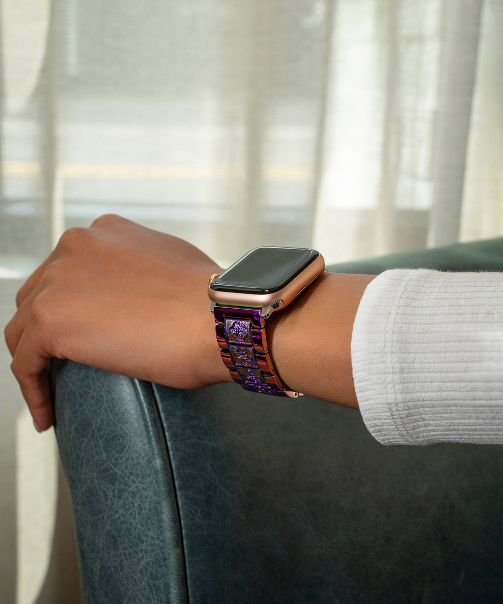 GUESS ANNA IRIDESCENT LOGO BRACELET STRAP