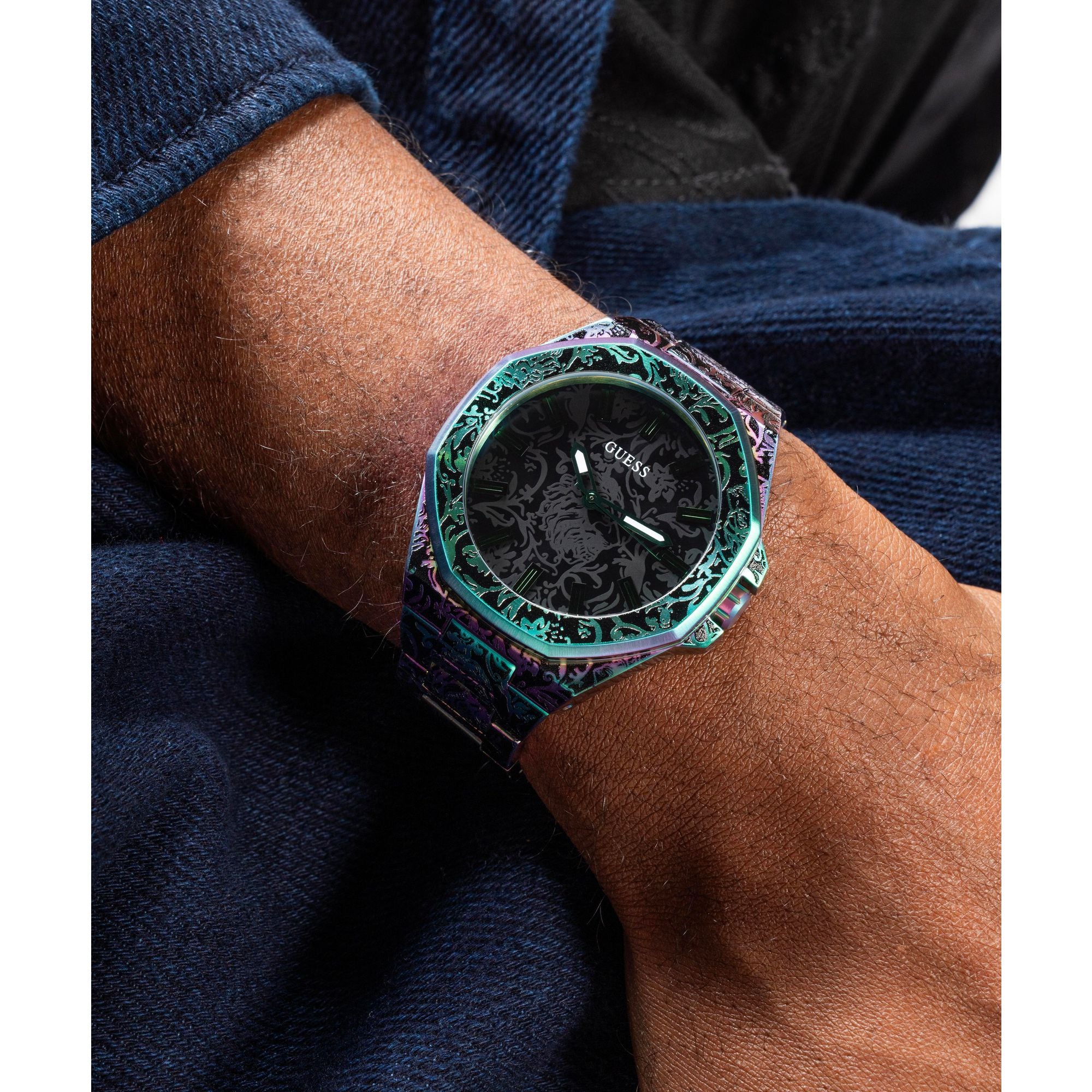 GUESS ROAR IRIDESCENT BRACELET WATCH